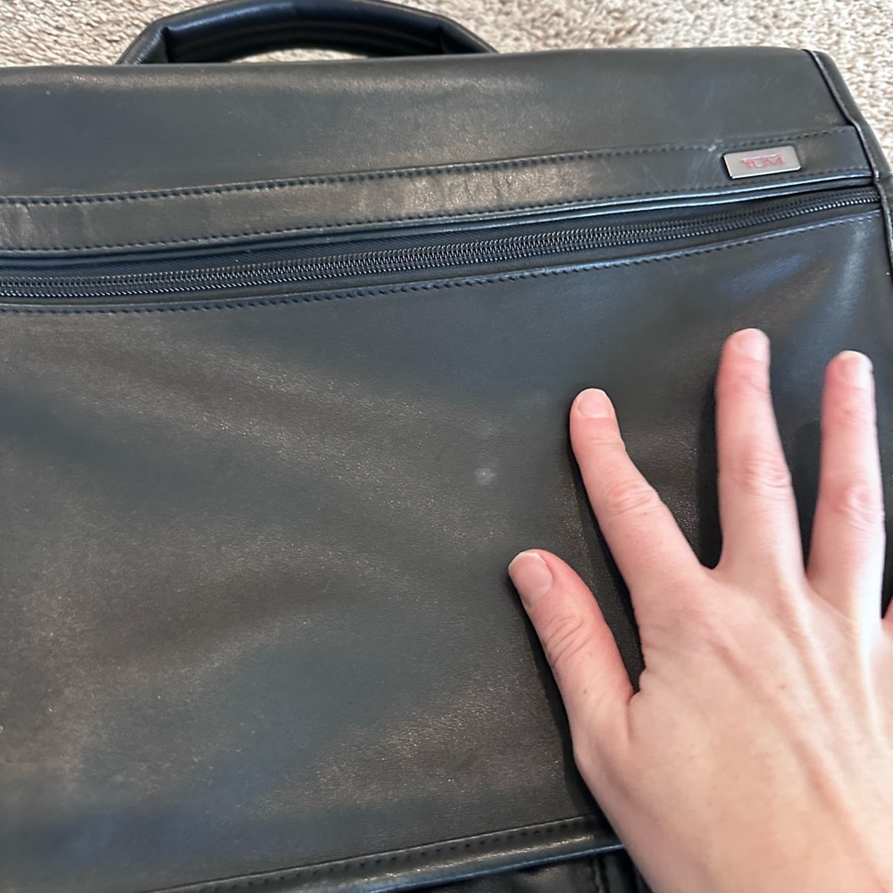 Tumi black leather briefcase - Picture 9 of 9